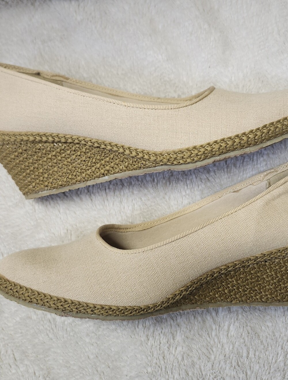 • New Beacon Women's Beige Wedge Espadrille Size 8 S S Slip On Shoes